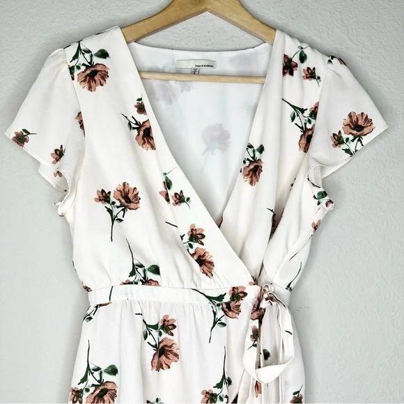 June and Hudson Foral Wrap Top - Picture 6 of 13